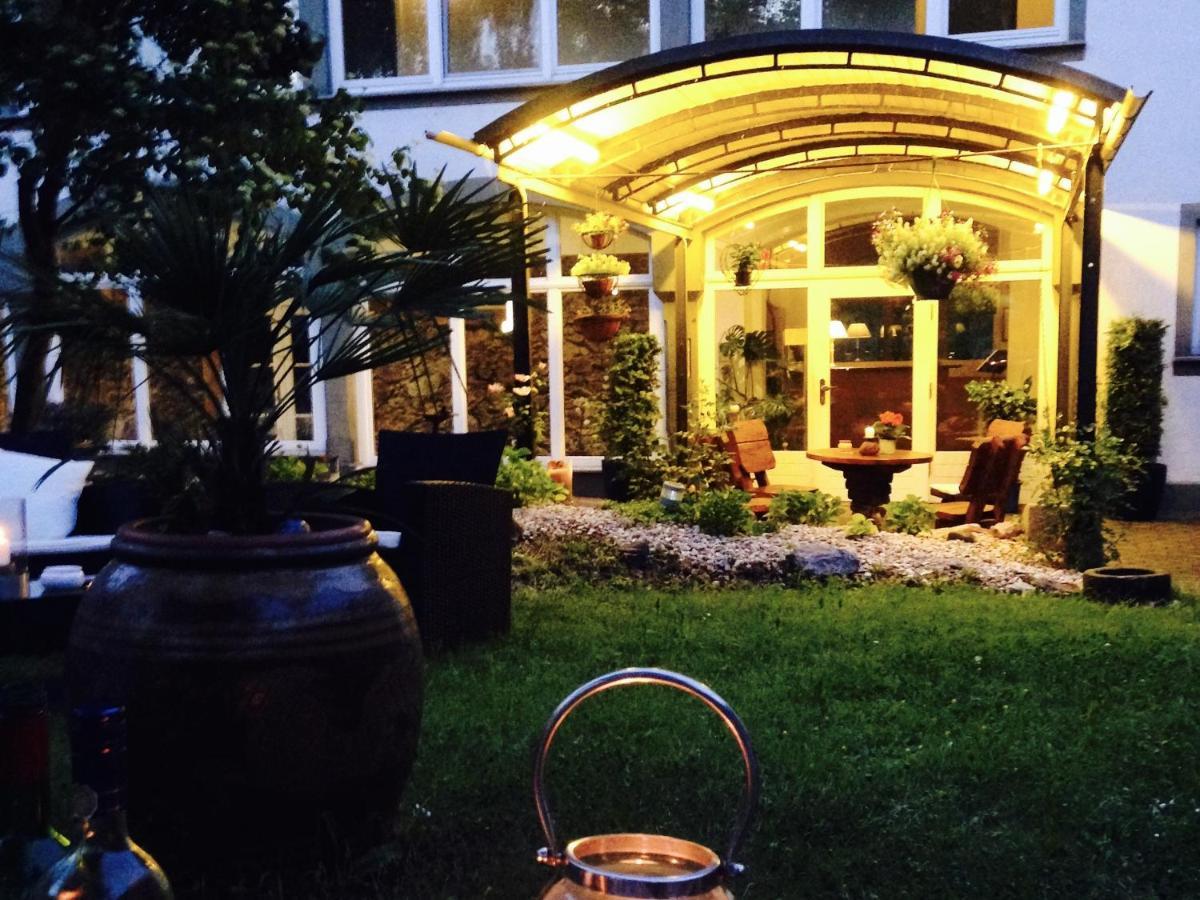 Dein Gutshof Hotel & Ferienwohnungen ゲルリッツ エクステリア 写真