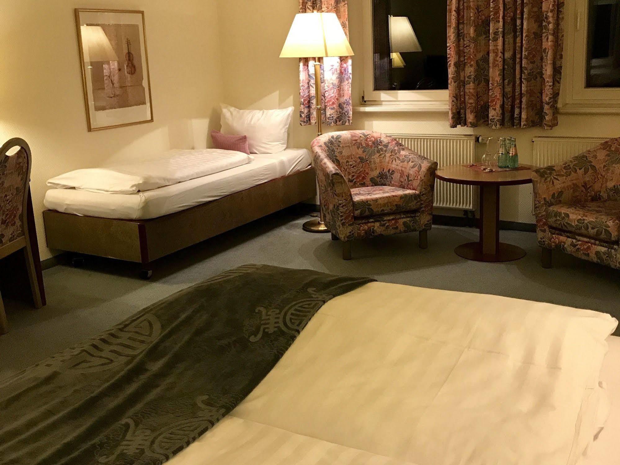 Dein Gutshof Hotel & Ferienwohnungen ゲルリッツ エクステリア 写真